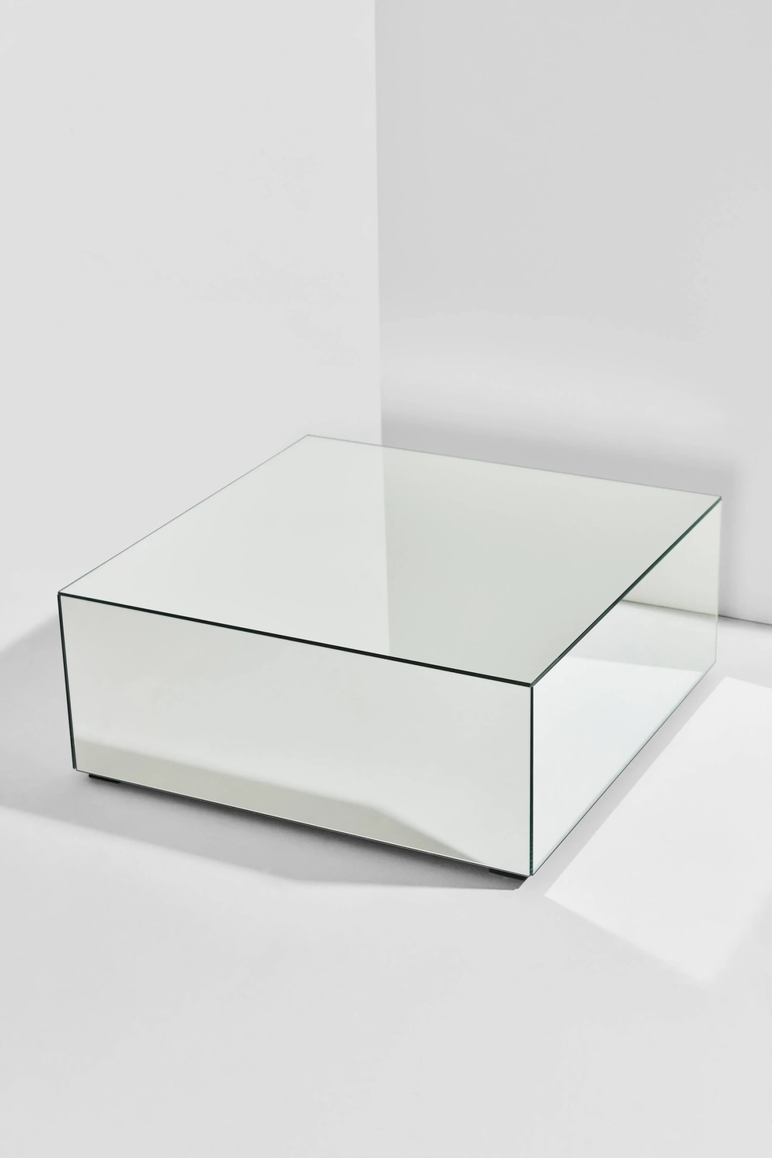 Möbler Pastill Ponti Bord I Spegelglas 60x60 Cm 3 Möbler Pastill Ponti Bord I Spegelglas 60x60 Cm