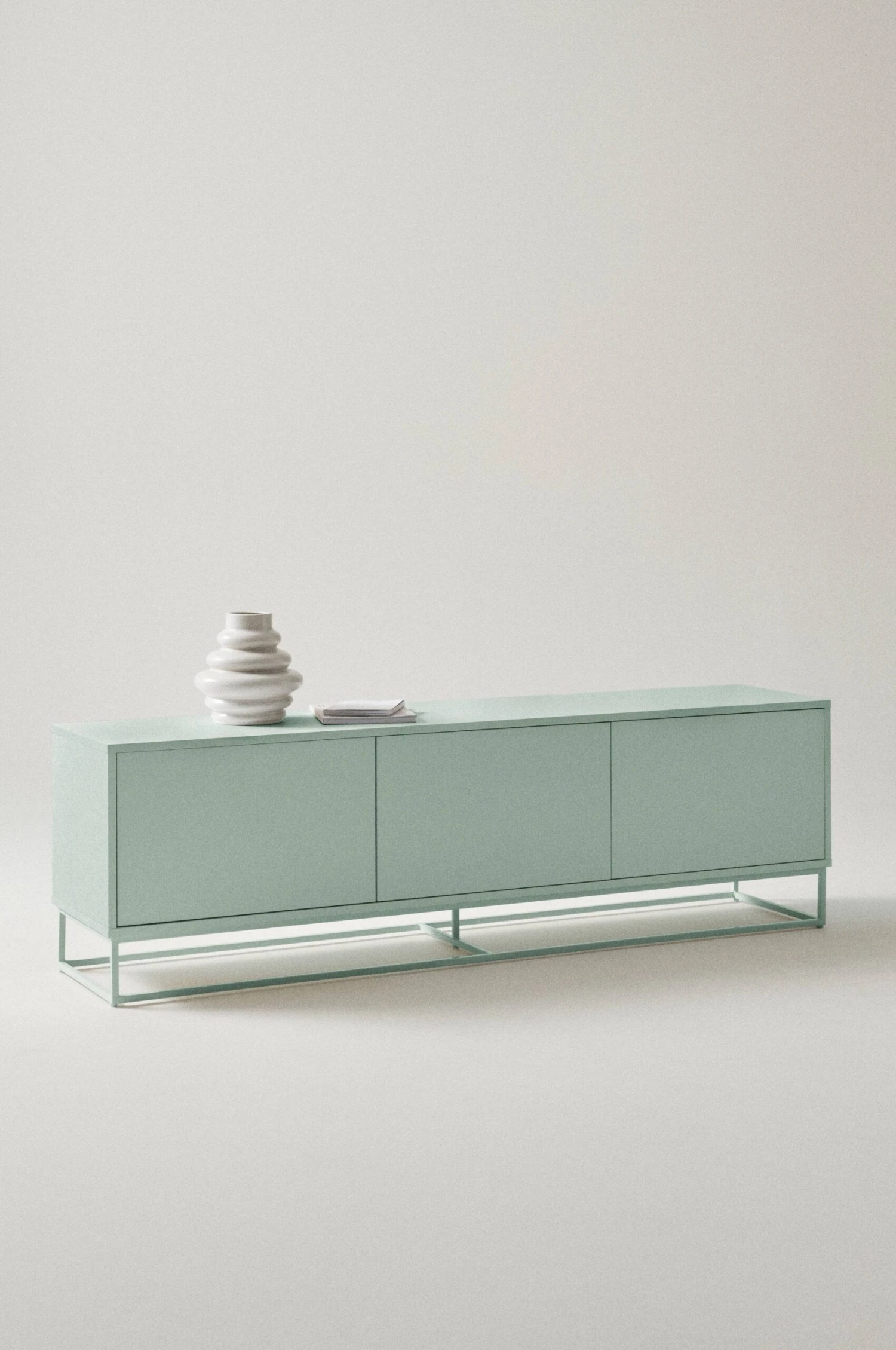 Möbler Jotex LYCKEBY TV-bänk 42x180 Cm 4 Möbler Jotex LYCKEBY TV-bänk 42x180 Cm - Bild 2