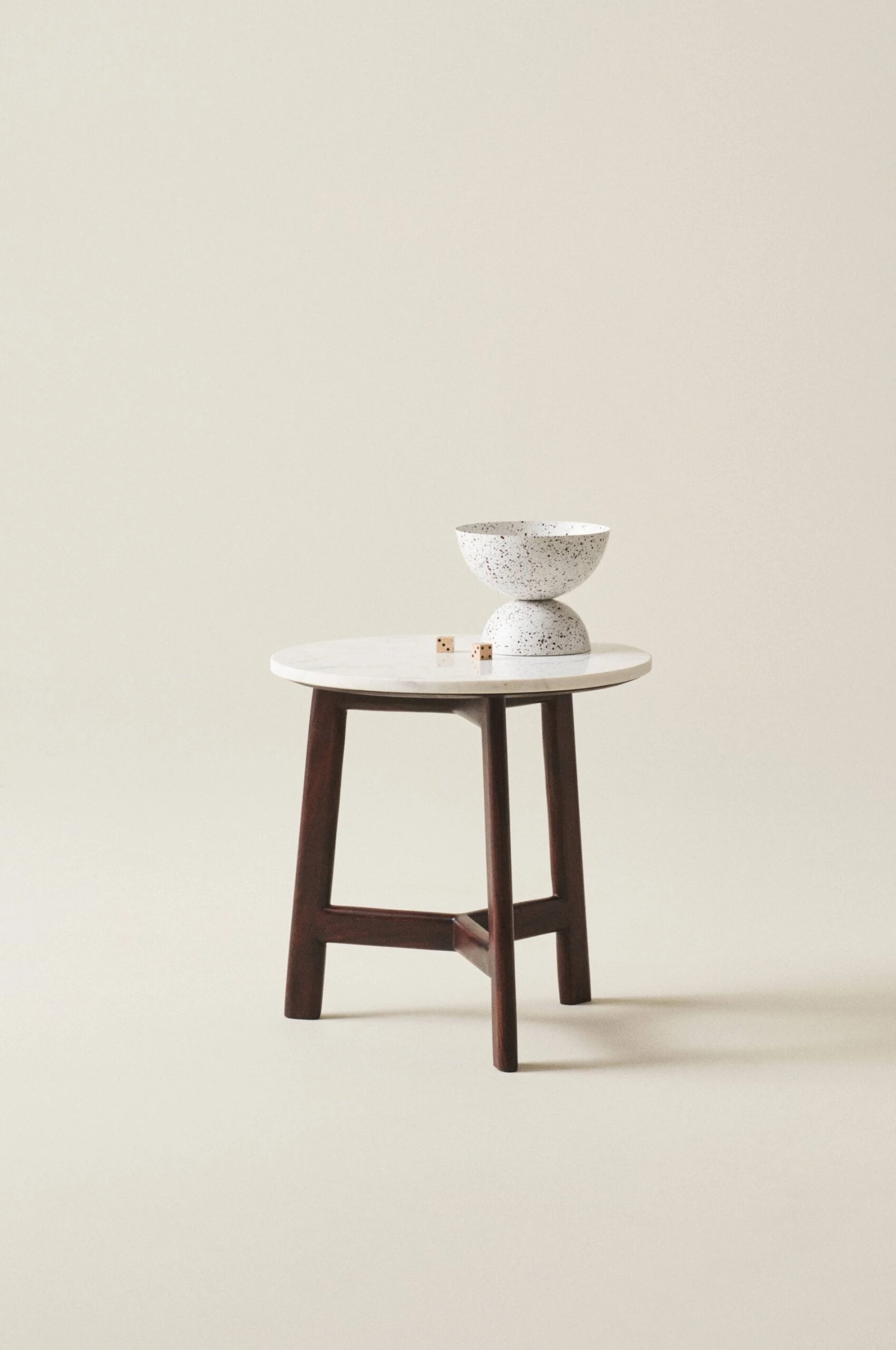 Möbler Jotex OMIS Sidobord ø 50 Cm 4 Möbler Jotex OMIS Sidobord ø 50 Cm - Bild 2